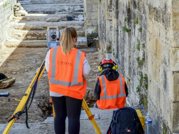 Professionnels du BTP travaillant sur un chantier — formations pour les métiers du bâtiment chez Annexe Codex Le Soler